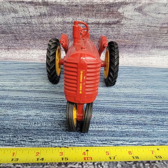 Vtg 1/16 scale Ertl Massey Harris model 44 diecast n/frontend tractor red/yellow - Picture 3 of 6
